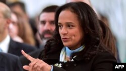 La femme d'affaires angolaise Isabel dos Santos visite la nouvelle unité industrielle de mobilité électrique de la société portugaise EFACEC, le 5 février 2018 à Maia.