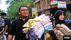 Pembagian bantuan sosial untuk korban letusan Gunung Merapi. (Foto: Dok)