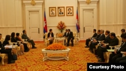 The Cambodia Business Mission delegation organized by the US-ASEAN Business Council meets with Cambodia's Prime Minister Hun Sen at the Peace Palace, Phnom Penh, Thursday, September 4, 2014. (Courtesy of US-ASEAN Business Council)