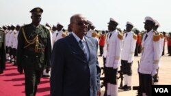 Presiden Sudan Omar al-Bashir tiba di ibukota Sudan Selatan Juba untuk berunding dengan Presiden Salva Kiir, Selasa (22/10). 