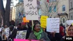 Protestors gather in front of the Sudanese embassy in Washington to protest increased electricity costs that have sparked a national disobedience campaign in Sudan. (VOA/ N. Taha)