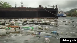 Sampah plastik mengotori lautan (Foto: VOA-Steve Baragona/Videograb)