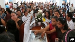 Mourners pay their last respects to slain Rev. Jose Alfredo Suarez de la Cruz at Our Lady of Asuncion Church in Paso Blanco, Veracruz state, Mexico, Sept. 21, 2016.