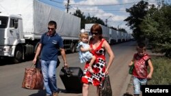 Ruski konvoj sa humanitarnom pomoći za Ukrajinu nadomak pograničnog prelaza u regionu Rostova, 21. avgusta 2014. 