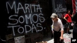 Una gran mayoría de las víctimas son mujeres, quienes son secuestradas para luego obligarlas a prostituirse. Ese fue el caso de María de los Ángeles "Marita" Verón, en Argentina.