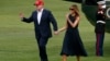 El presidente de EE.UU., Donald Trump y la primera dama, Melania Trump, saludan a partidarios en el jardín sur de la Casa Blanca al regresar de una gira por Europa, el 7 de junio de 2019.