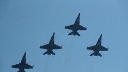 미군 F-18 전투기들이 편대비행하고 있다. (자료 사진)