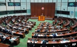 홍콩 의회인 입법회가 지난 5월 선거제 개편안, 일명 '애국자법'을 표결에 부쳐 찬성 40 대 반대 2로 의결했다.