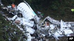 Rescue workers at the wreckage of an airplane that was carrying the Brazilian soccer club Chapecoense when it crashed outside Medellin, Colombia, Nov. 29, 2016. 