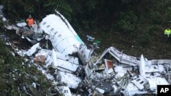 Rescue workers at the wreckage of an airplane that was carrying the Brazilian soccer club Chapecoense when it crashed outside Medellin, Colombia, Nov. 29, 2016. 