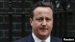 Perdana Menteri Inggris David Cameron akan mengadakan pertemuan informal dengan presiden Afghanistan Hamid Karzai dan presiden Pakistan Asid Ali Zardari, Minggu (3/2) (Foto: dok).