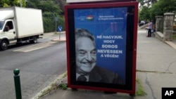 Кампанія проти Сороса. Гасло на постері: "99% відкидають незаконну імміграцію. Не дозволимо Соросу сміятись останнім", Угорщина, 2017