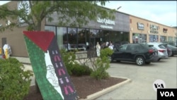 Bridgeview, Chicago, Illinois, yang juga dikenal sebagai "Little Palestine". (Kane Farabaugh/VOA)