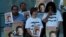 Periodistas mexicanos protestan en una vigilia el 22 de marzo de 2018 en el primer aniversario del asesinato en Ciudad Juárez de su colega Miroslava Breach.