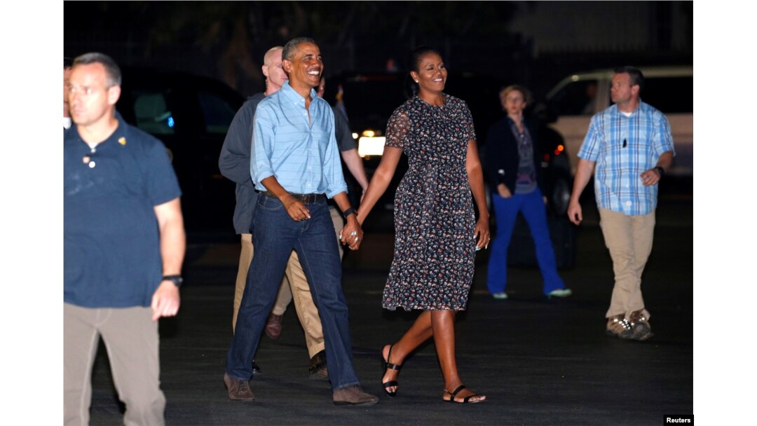 U.S. President Barack Obama and first lady Michelle Obama depart Joint Base Pearl Harbor-Hickam upon the conclusion of their vacation on Oahu in Hawaii, Jan. 1, 2017.