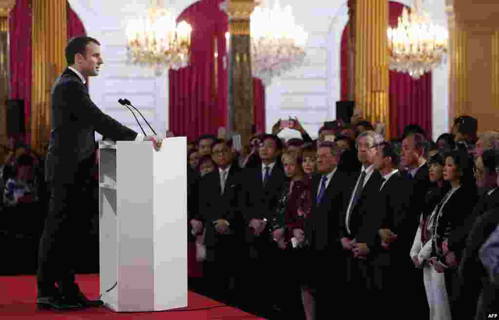 2018年2月16日，在农历新年庆祝活动中，法国总统马克龙在巴黎爱丽舍宫对法国华人社区成员发表讲话。