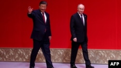 ARHIVA - Fotografija ruske državne agencije "Sputnjik" na kojoj se vide predsednik Kine Ši Đinping i njegov ruski kolega Vladimir Putin, u Pekingu, 16. maja 2024. 