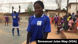 Carine, un produit de la Team messa volley-ball, à Yaoundé, le 10 août 2019. (VOA/Emmanuel Jules Ntap)