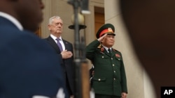 Міністр оборони США Джим Маттіс і його в’єтнамський колега Нго Суан Ліч
