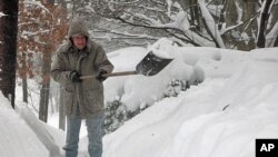 Americans in northeastern US struggled to dig out from blizzards that hit the region