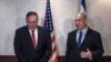 Perdana Menteri Israel Benjamin Netanyahu (right) dan Menteri Luar Negeri Mike Pompeo berbincang dalam pertemuan bilateral di Lisbon, 4 Desember 2019.