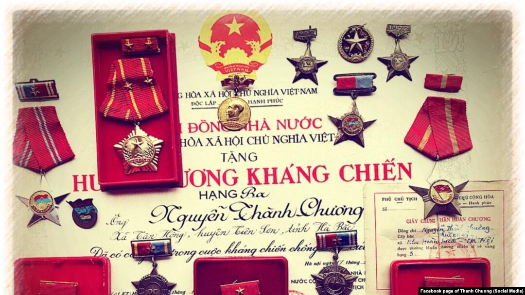 Họa sĩ Thành Chương tự hỏi có nên vứt bỏ các huân chương, huy chương thời "chiến tranh chống Mỹ"