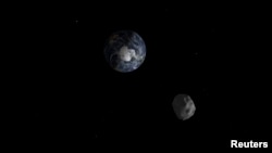 Астероид 2012DA14 во время прохождения системы Земля-Луна на высоте 28000 километров. 15 февраля 2013 года