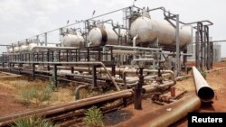 South Sudan government spokesman Michael Makuei says rebels this week attacked and set light to an oil facility in Unity State similar to the structure shown above.