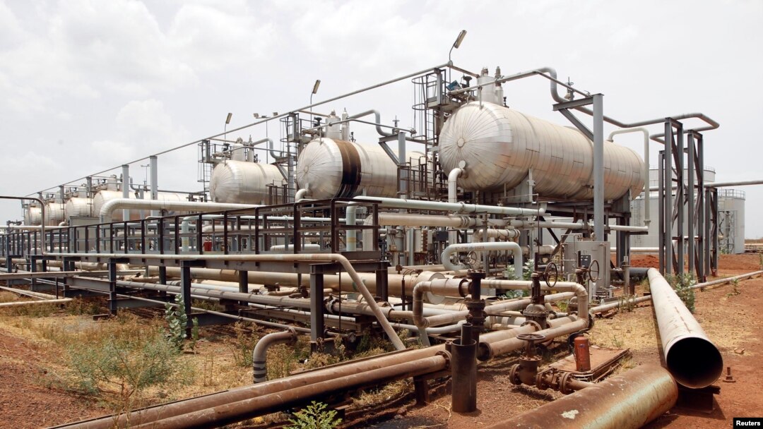 An oil processing facility is seen at an oilfield in Unity State, South Sudan, April 22, 2012.