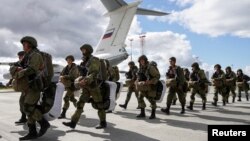 지난해 9월 러시아 공수부대원들이 벨라루스와의 합동 군사훈련에 참가했다. (자료사진)