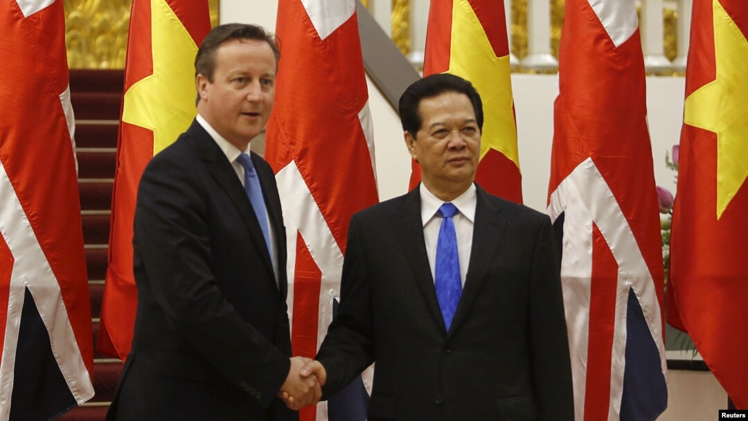 Thủ tướng Anh David Cameron và Thủ tướng Việt Nam Nguyễn Tấn Dũng tại Văn phòng Chính phủ ở Hà Nội, ngày 29/7/2015.