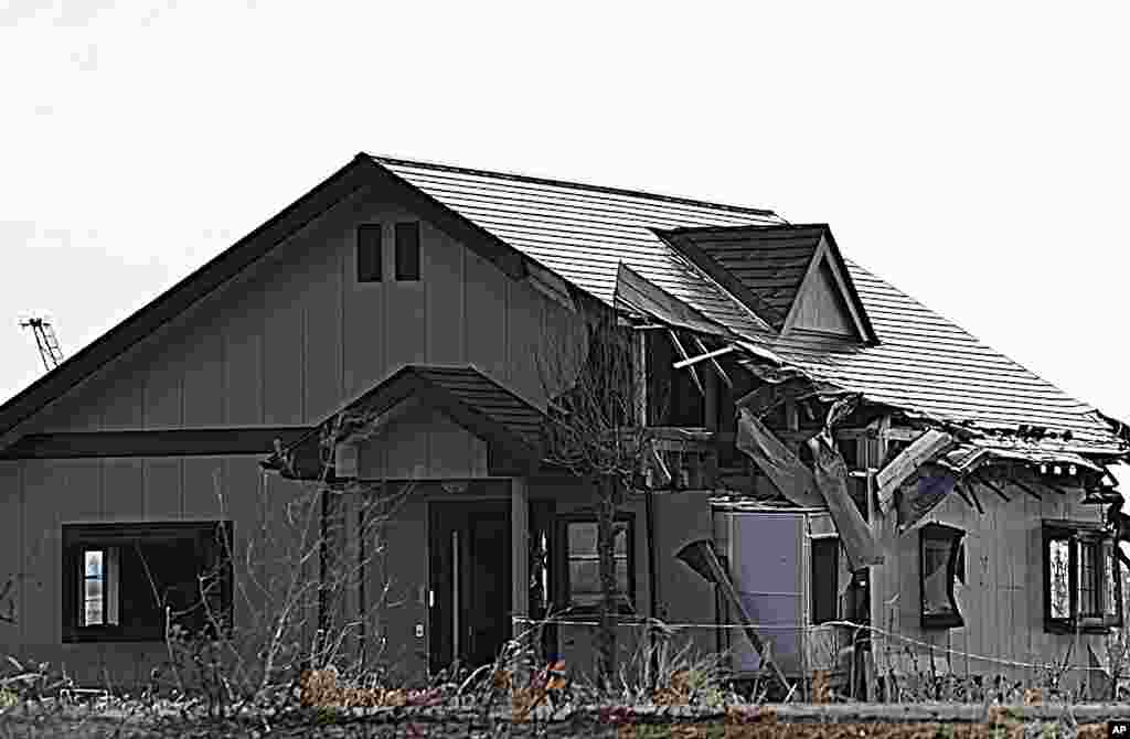 A house damaged by the tsunami remains on March 9, 2012 at it was on March 11, 2011. (VOA - S. L. Herman)