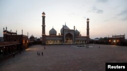 دہلی کی جامع مسجد لاک ڈاؤن کے باعث ویران نظر آتی ہے۔ (فائل فوٹو)