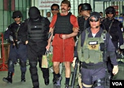 With tight security and the flak jacket on, Viktor Bout, center, a suspected Russian arms dealer, leaves the criminal court in Bangkok, Thailand, 04 Oct. 2010