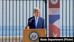 Ngoại trưởng John Kerry phát biểu tại buổi lễ thượng kỳ tại Đại sứ quán Hoa Kỳ mới mở lại ở thủ đô La Habana của Cuba, 14/8/2015. 