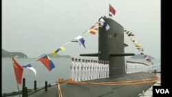 中國海軍一艘常規潛艇正在斯里蘭卡首都科倫坡靠港訪問。(視頻截圖）