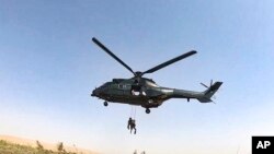 Helikopter pasukan khusus Rusia di pusat pelatihan Uzbekistan sebagai ilustrasi. Tokyo mengajukan protes diplomatik terhadap Moskow, Rabu (2/3), setelah sebuah helikopter yang diduga milik Rusia memasuki wilayah udara Jepang. (Foto: AP)