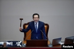 Assembly Speaker Chung Sye-kyun presides over a plenary session to vote on the impeachment bill of South Korean President Park Geun-hye at the National Assembly in Seoul, South Korea, Dec. 9, 2016.