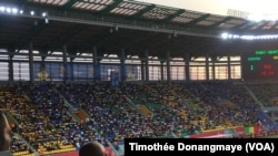 Dans le stade de Port-Gentil, pendant le match Ouganda-Ghana pour la CAN 2017, au Gabon, le 17 janvier 2017. (VOA/Timothée Donangmaye)