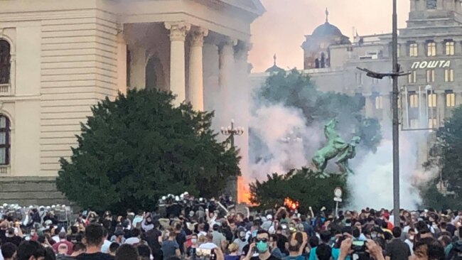 Beograd: Sukobi policije i demonstranata Beograd: Sukobi policije i demonstranata
