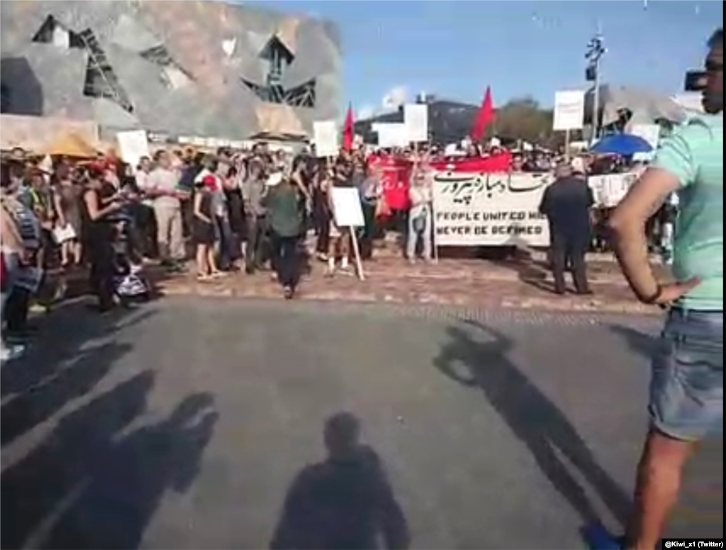 حامیان اعتراضات ضد حکومتی در ایران روز سه شنبه ۱۹ نوامبر / ۲۸ آبان در شهر ملبورن استرالیا جمع شدند. 