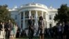 ادای احترام باراک اوباما رئیس جمهوری آمریکا و همسرش در چهاردهمین سالگرد حملات یازدهم سپتامبر ۲۰۰۱ - کاخ سفید، ۱۱ سپتامبر ۲۰۱۵