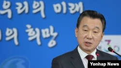정준희 한국 통일부 대변인이 5일 정부서울청사에서 정례 기자설명회를 하고 있다.