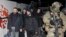 Украинский военнослужащий сопровождает пленных пророссийских сепаратистов для обмена пленными в пригороде Донецка. 26 декабря 2014 г.