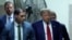 Колишній президент США Дональд Трамп повертається до зали суду після перерви в кримінальному суді Манхеттена, 30 квітня 2024 року в Нью-Йорку.