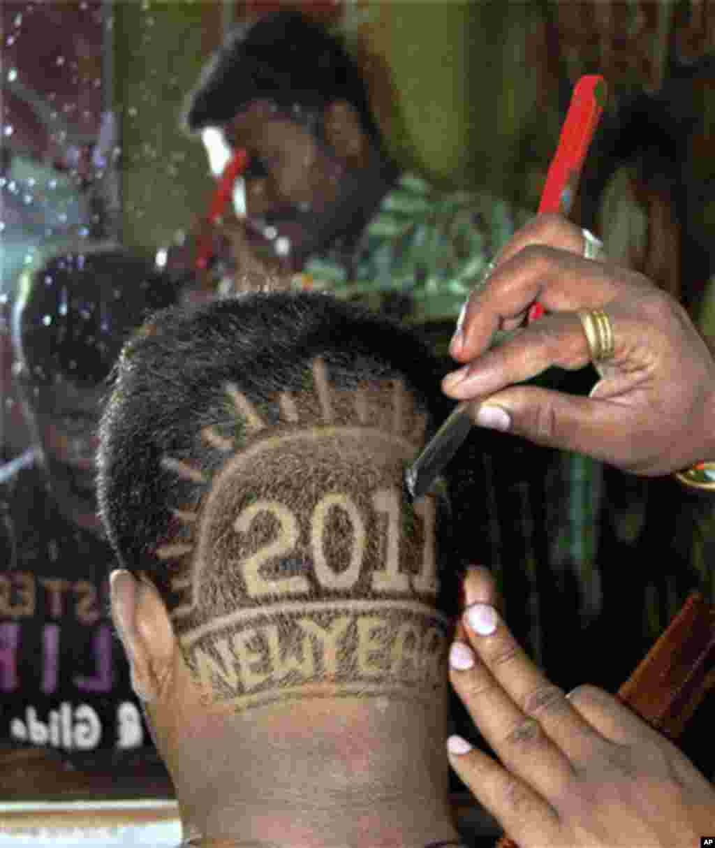 A man has his head shaved with the design to celebrate the new year in Karad, India, 31 Dec 2010. (AP Image)