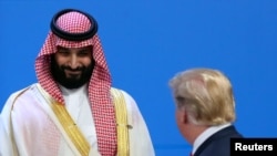 Presiden AS Donald Trump dan Putra Mahkota Arab Saudi Mohammed bin Salman di KTT G20 di Buenos Aires, Argentina, 30 November 2018. 