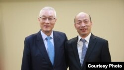 国民党主席吴敦义(左)和高雄市长韩国瑜2019年4月30日会谈前合影(照片来源：中国国民党网站)