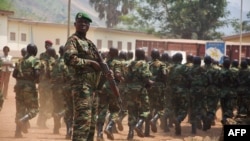 Un ex-rebelle intégré à l'armée centrafricaine au cours d'une cérémonie, Bangui, le 5 fevrier 2018