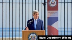 Menlu AS John Kerry memberikan pidato ketika menghadiri pembukaan kembali kedutaan AS di Havana, Kuba, 14 Agustus 2015 lalu (foto: dok).